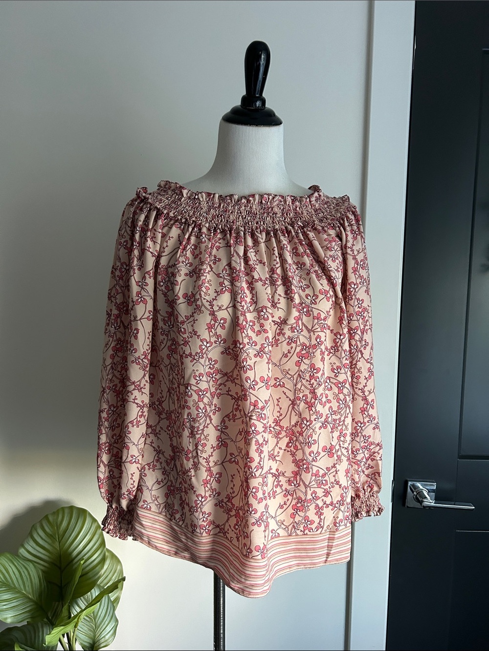 🌸🌺 M Pink Floral Off-Shoulder Blouse